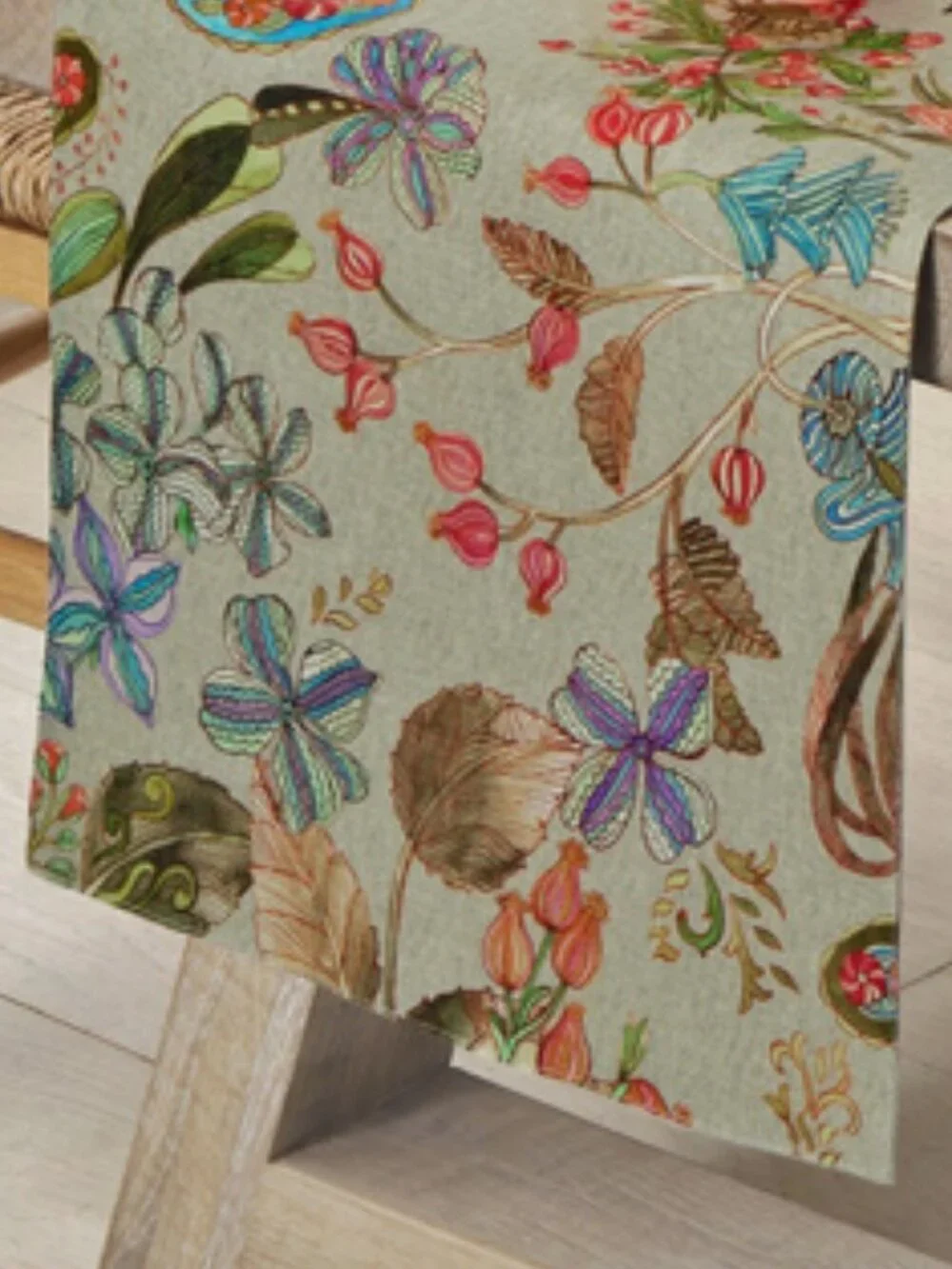 Williams Somona Botanical Table Runner - NEW! Unused. Beautiful.
